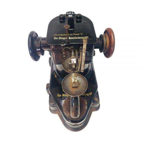 MÁQUINA DE COSER OVERLOCK ANTIGUA